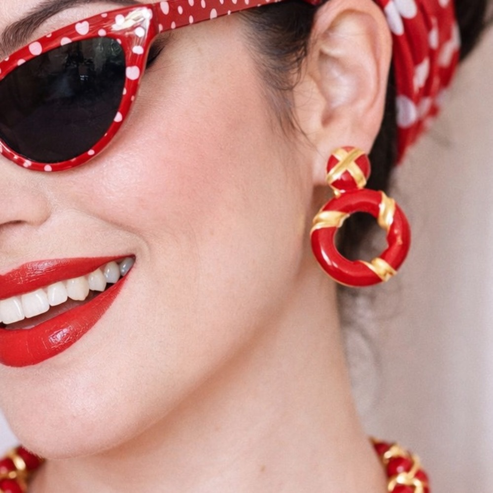 Vintage Lady Remington Red Beaded & Enamel Jewelry Set Necklace & Hoop Earrings - Picture 2 of 8